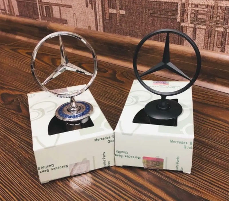 Значок от Mercedes Benz
